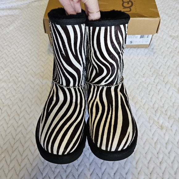 UGG Australia Classic Short Exotic Zebra Boots 1002790 Size 5 - Picture 2 of 13